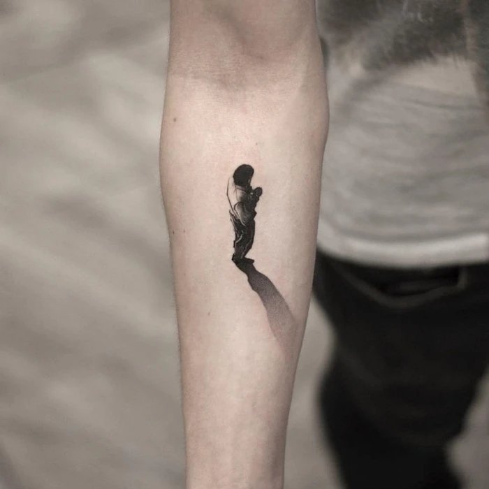 Man standing 3d tattoo in hand