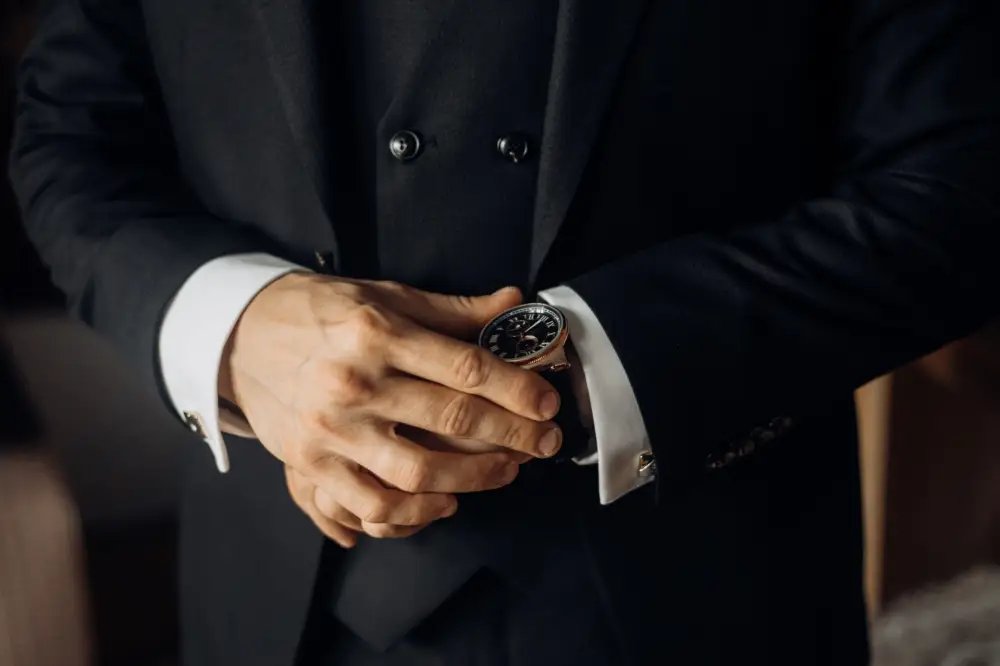 Accessories to wear with business formal attire 