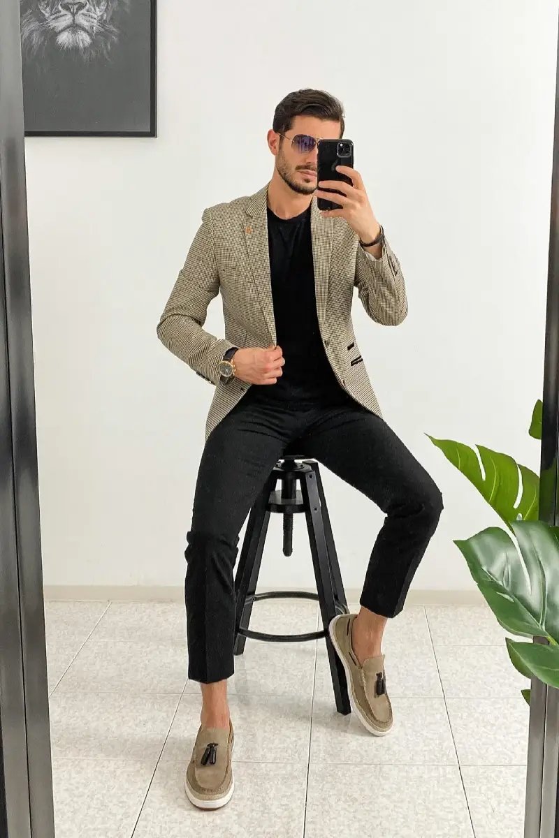 Blue Pants with Beige Jacket Casual Warm Weather Outfits For Men After 50  (14 ideas & outfits) | Lookastic