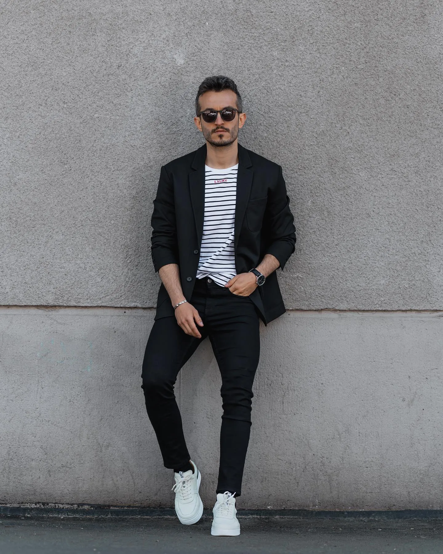 10 Must Carry White Sneakers Outfit for Men. - TiptopGents