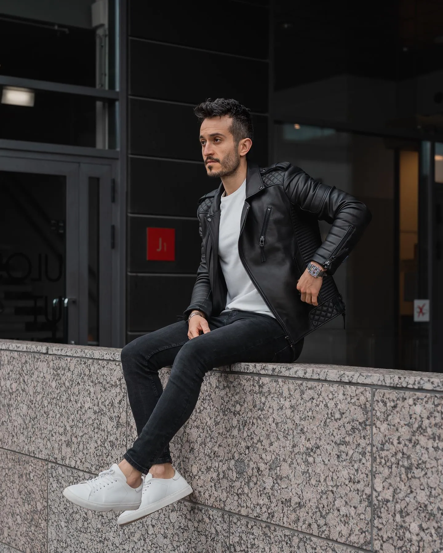 10 Must Carry White Sneakers Outfit for Men. - TiptopGents