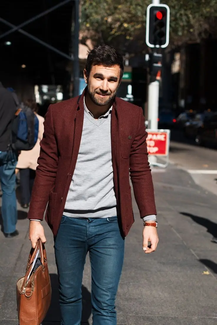 maroon blazer with blue jeans