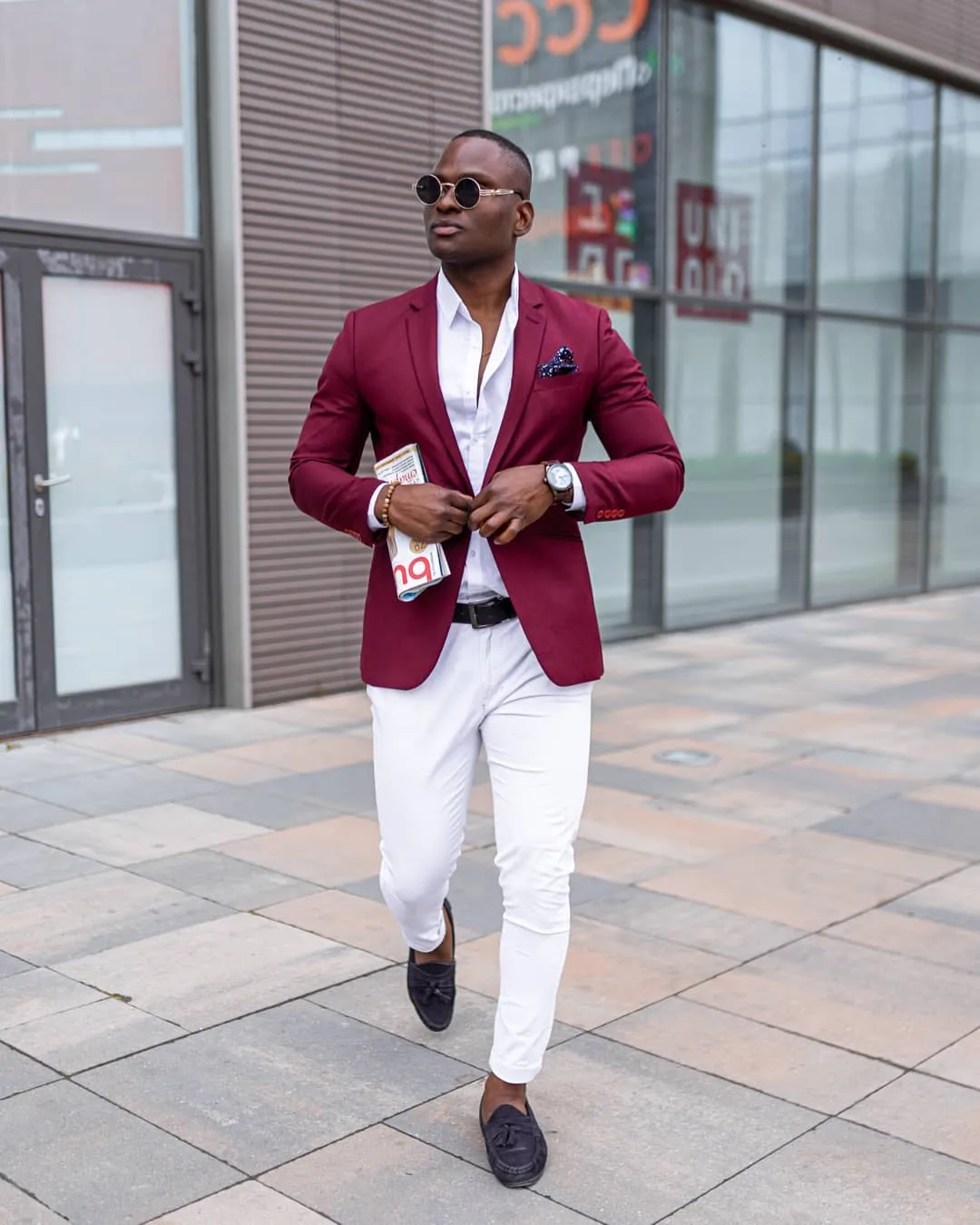 maroon blazer with white shirt and white pant