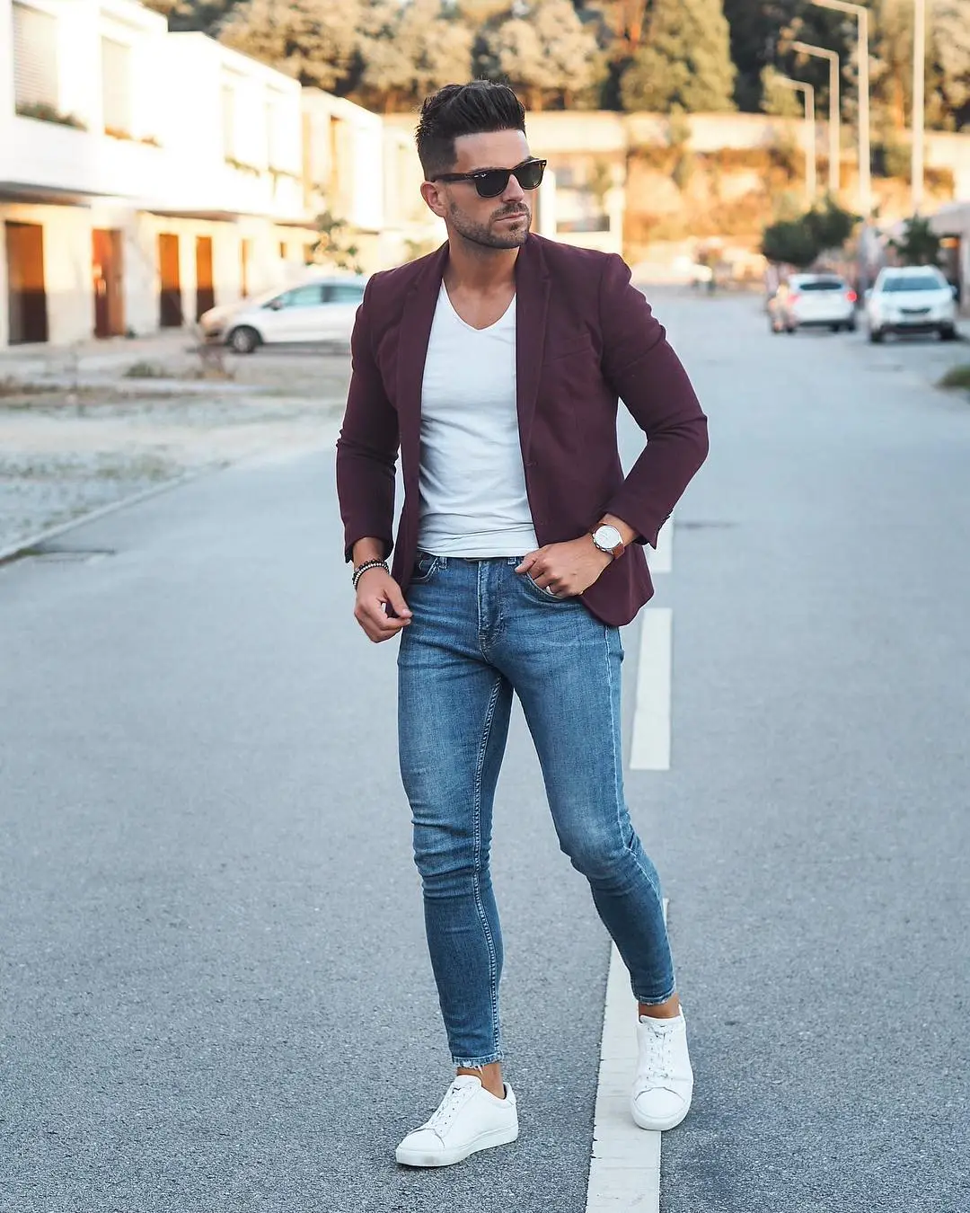 maroon blazer with blue jeans